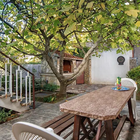 Martina Apartment Njivice